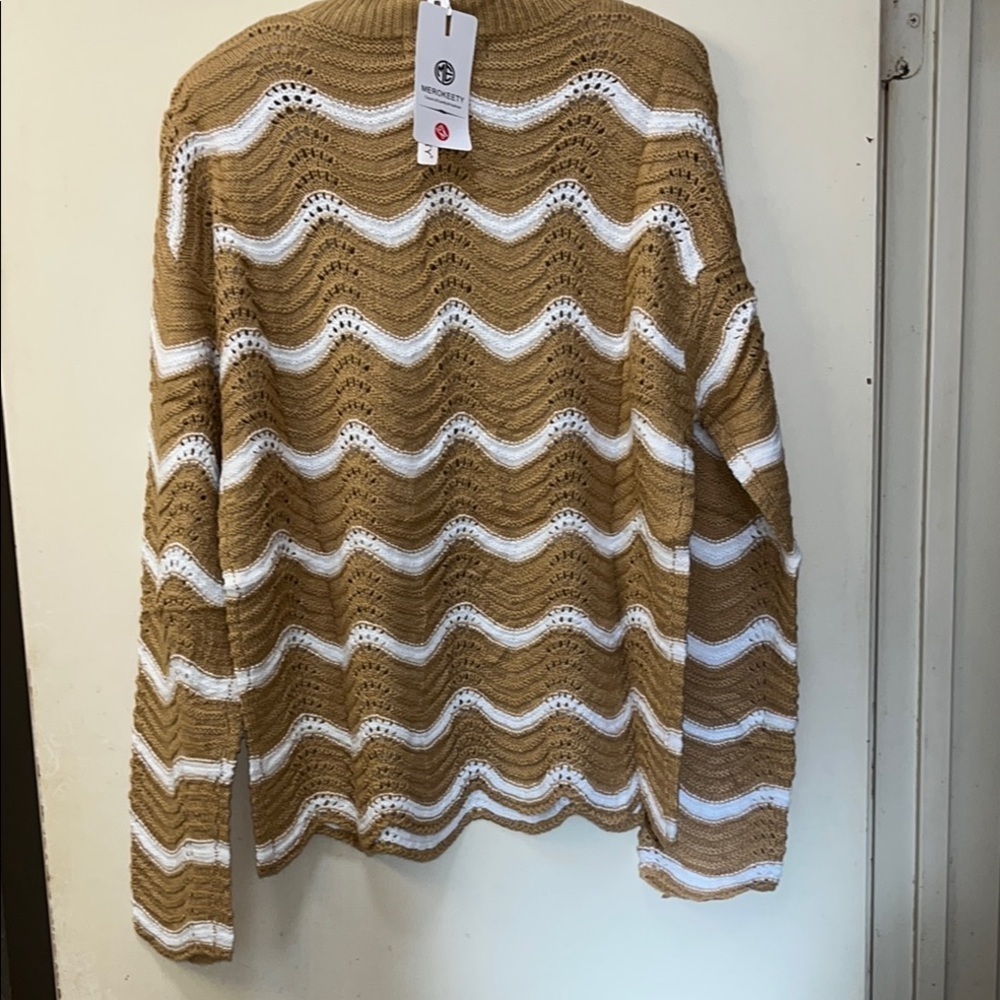 Wave pattern Tan and White Sweater​ - Picture 6 of 8